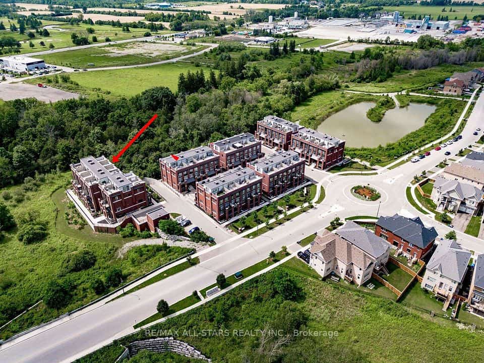 2 Linsmore Place #302, Whitchurch-Stouffville, ON L4A 4T4
