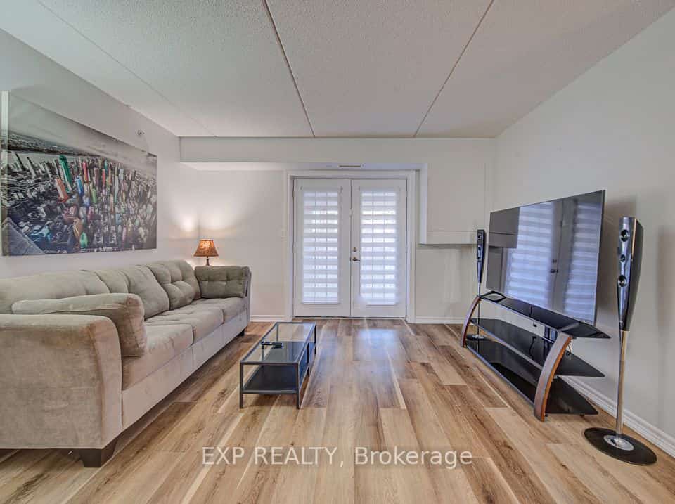 1490 Bishops Gate #106, Oakville, ON L6M 4N3