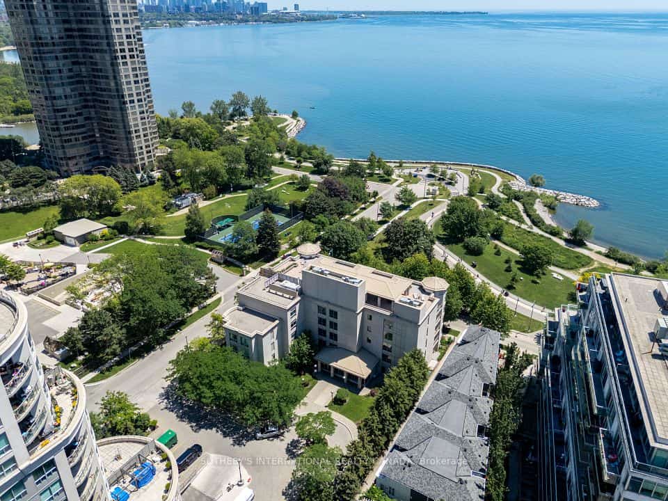 Nevis, Toronto