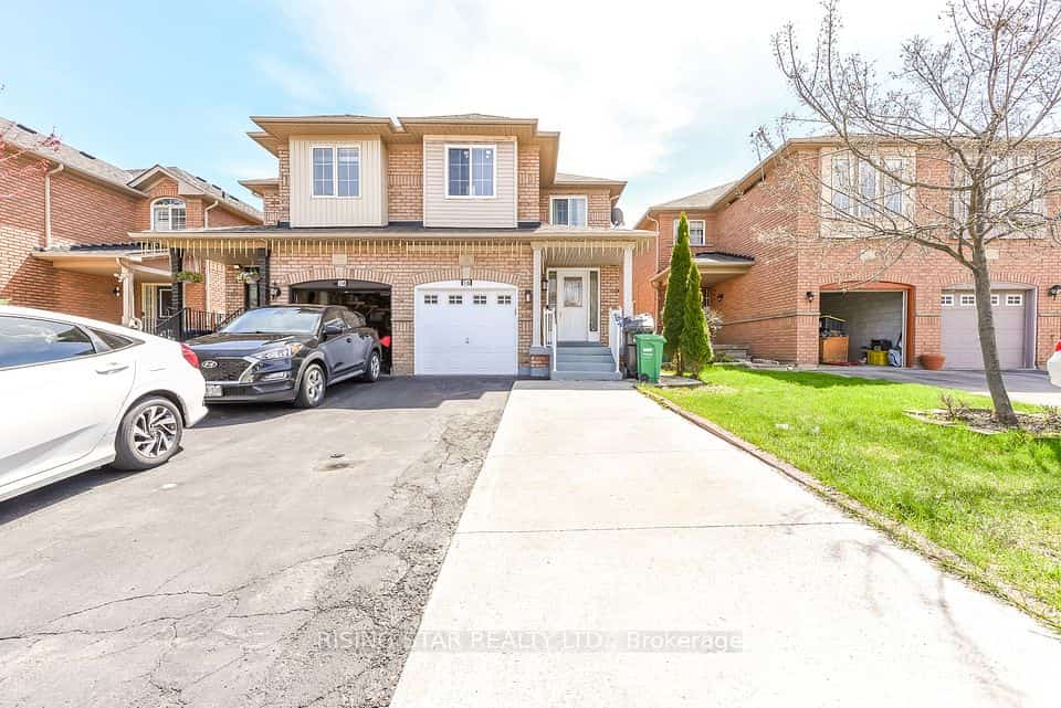 16 Elmpark Court, Brampton, ON L6P 1A8