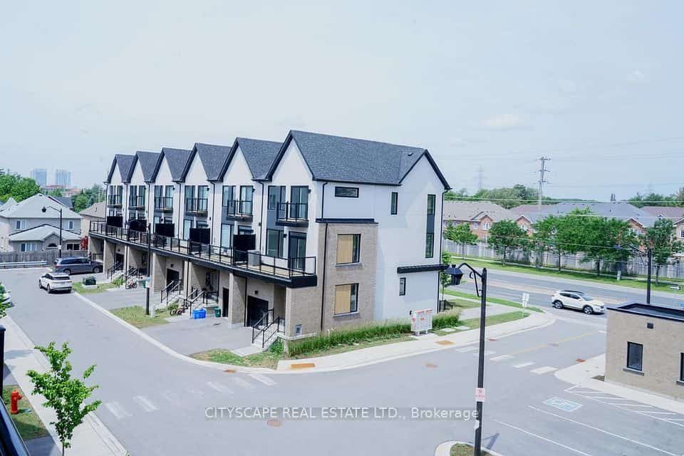 19 Lively Way, Whitby, ON L1R 0S3