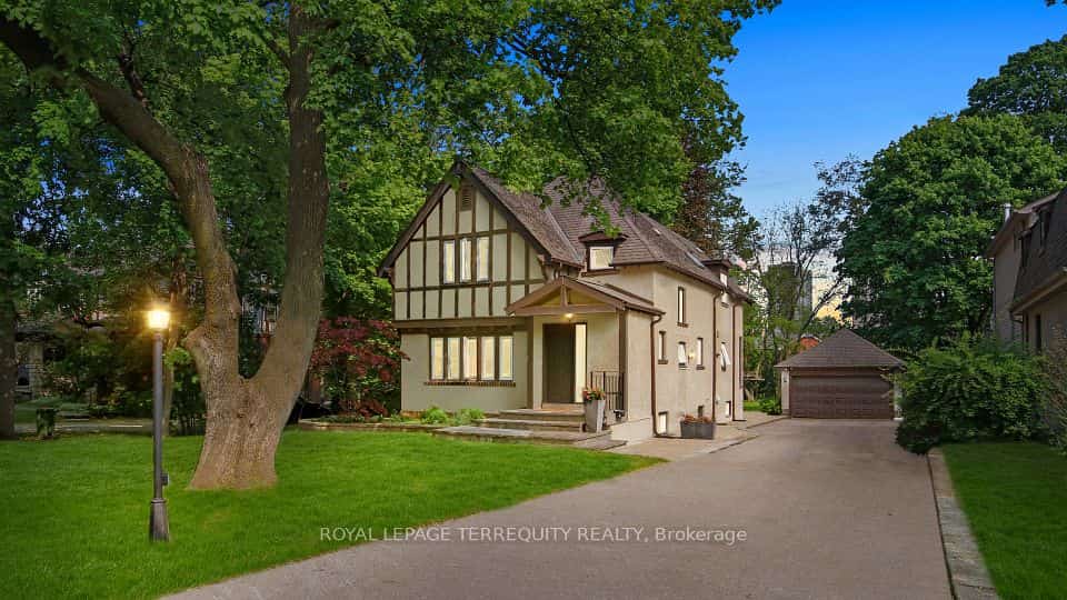 65 Burnhamthorpe Crescent, Toronto, ON M9A 1G6