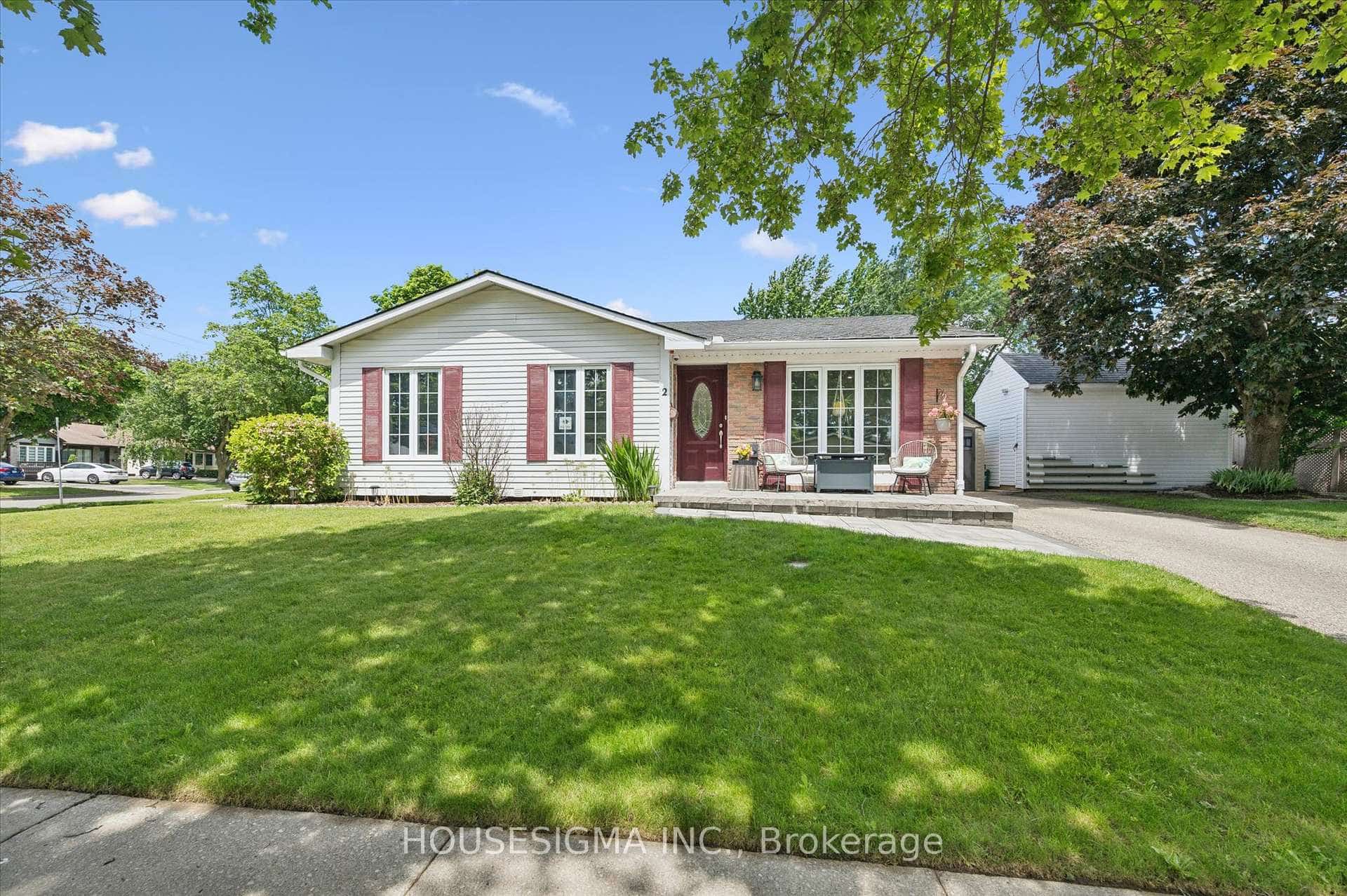 2 KEEWATIN Avenue, Kitchener, ON N2B 3L5