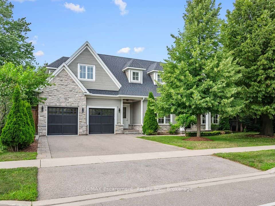 1077 Bridge Road, Oakville, ON L6L 2B6