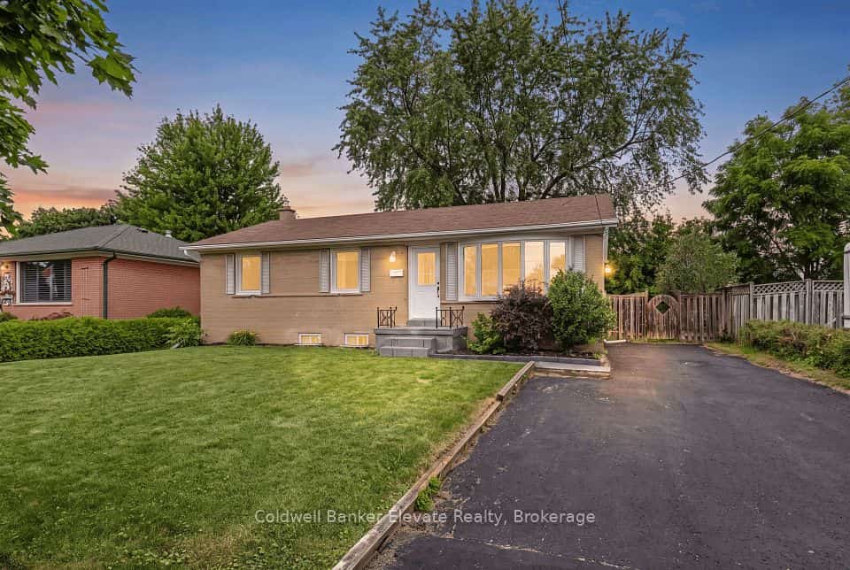 39 McGilvray Crescent, Halton Hills, ON L7G 1L7