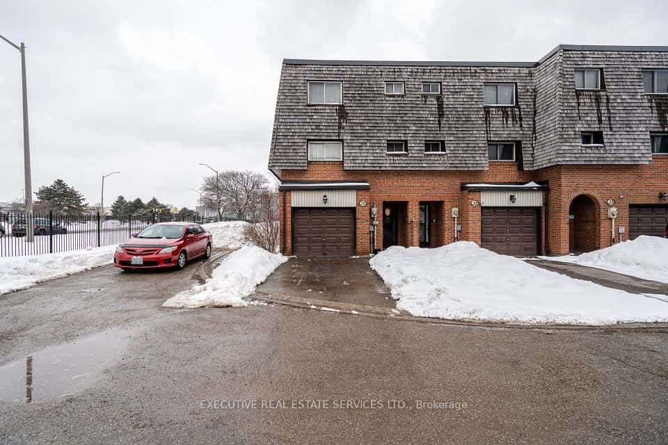 25 Briar Path, Brampton, ON L6T 2A2