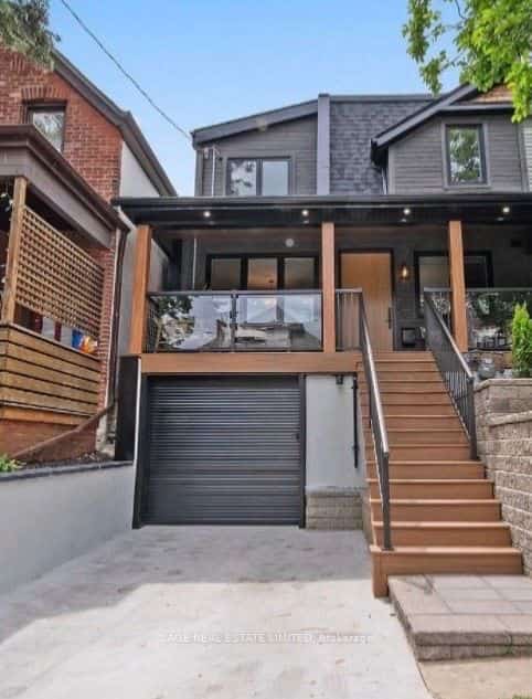 116 Lee Avenue, Toronto, ON M4E 2P3