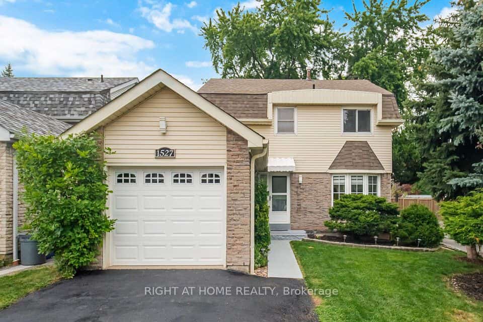 1527 Forestdale Court, Oakville, ON L6H 3A1