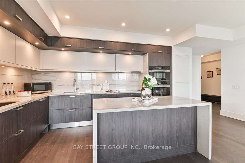 30 Inn On The Park Drive #2707, Toronto, ON M3C 0P8