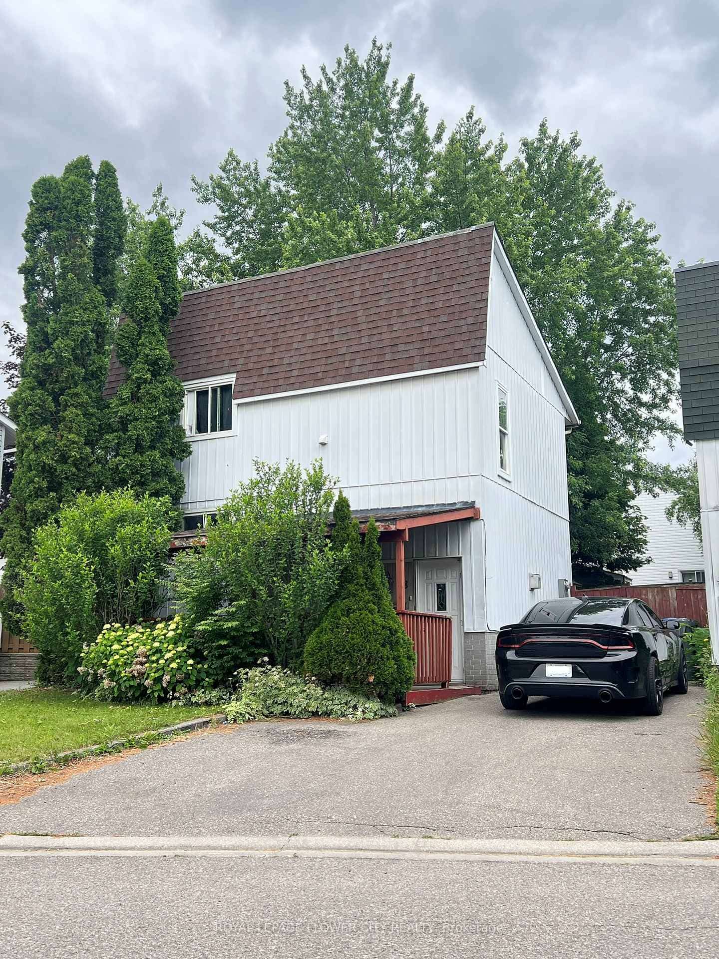 8 Grand River Court, Brampton, ON L6S 2J8
