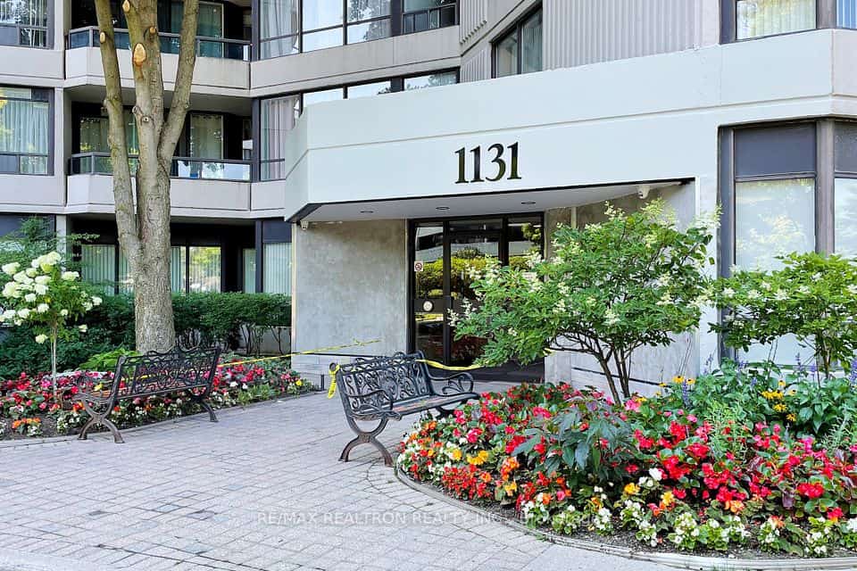 1131 Steeles Avenue W #407, Toronto, ON M2R 3W8