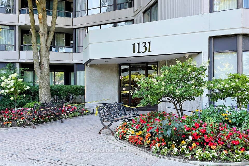 1131 Steeles Avenue W, Toronto