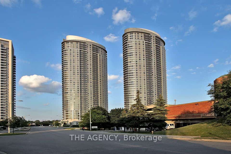 135 Village Green Square #1015, Toronto, ON M1S 0G4
