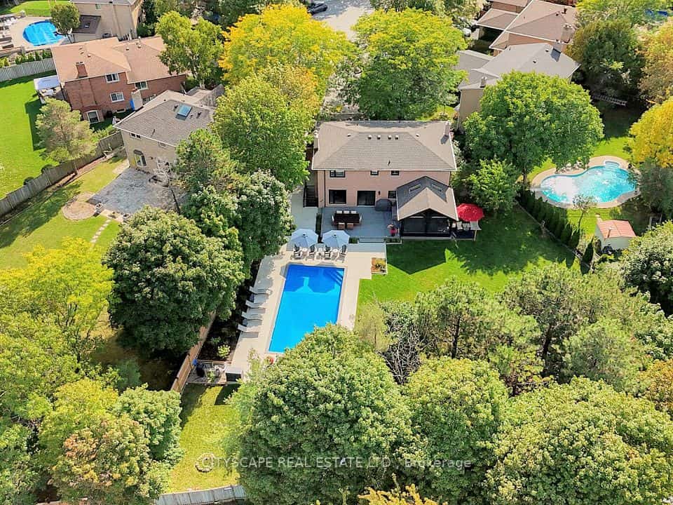 2585 Kenna Court, Mississauga, ON L5K 2K4