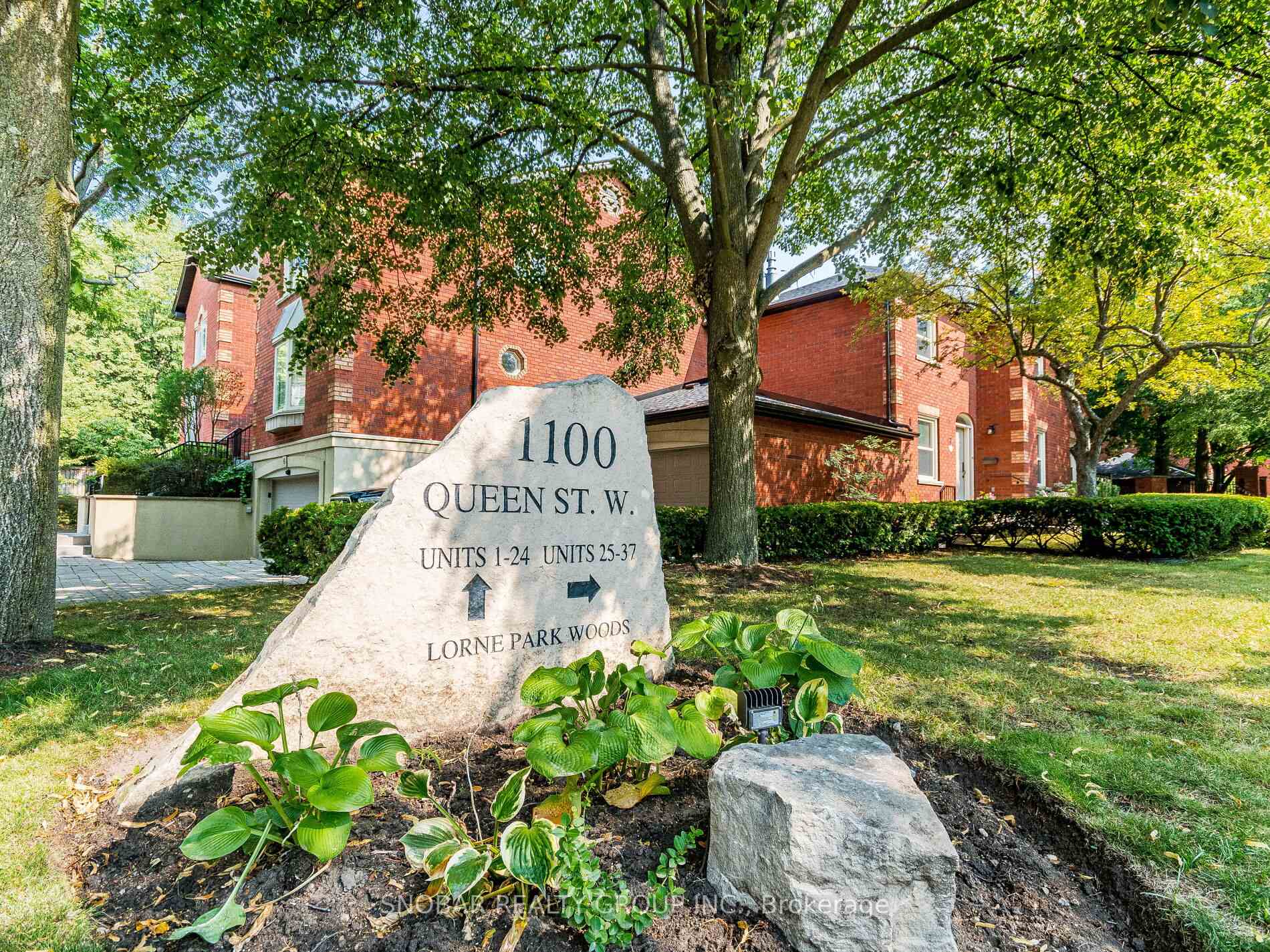 1100 Queen Street W #2, Mississauga, ON L5H 4J4
