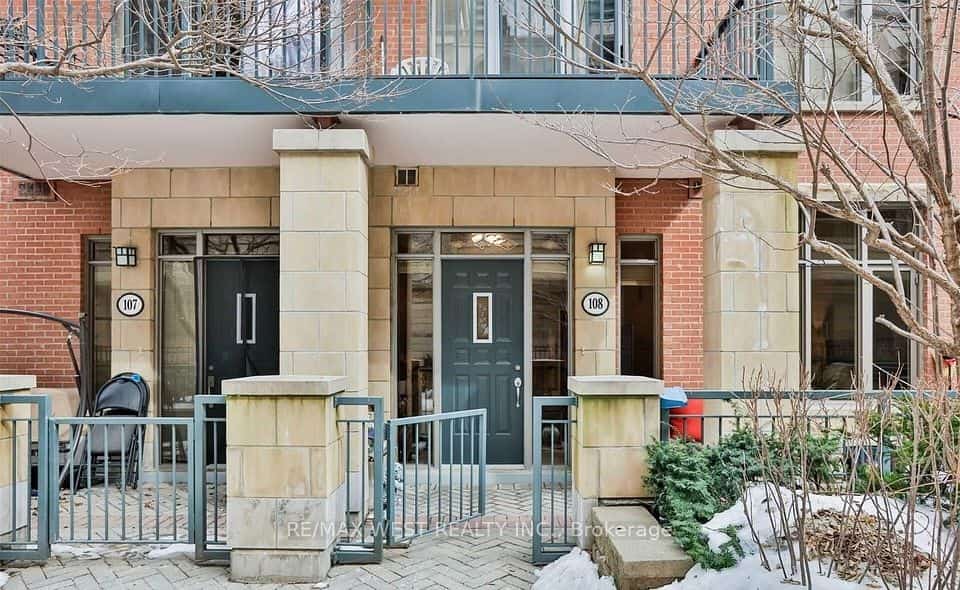 330 Princess Royal Drive, Mississauga, ON L5B 4M8