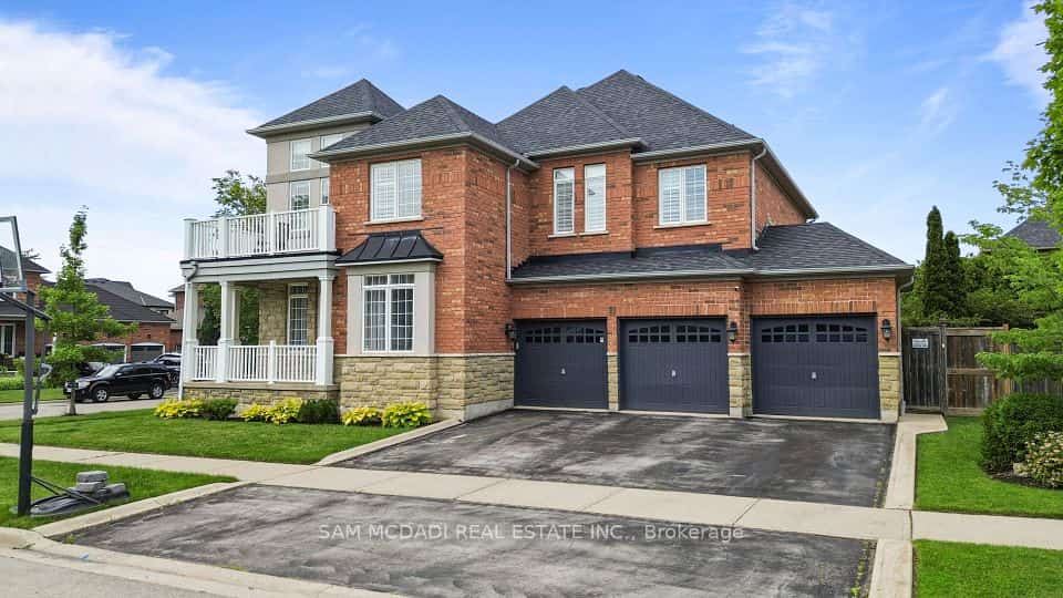 29 Delrosa Way, Hamilton, ON L8E 6E5