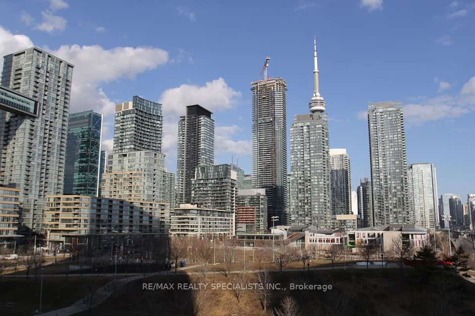 75 Queens Wharf Road #707, Toronto, ON M5V 0J8