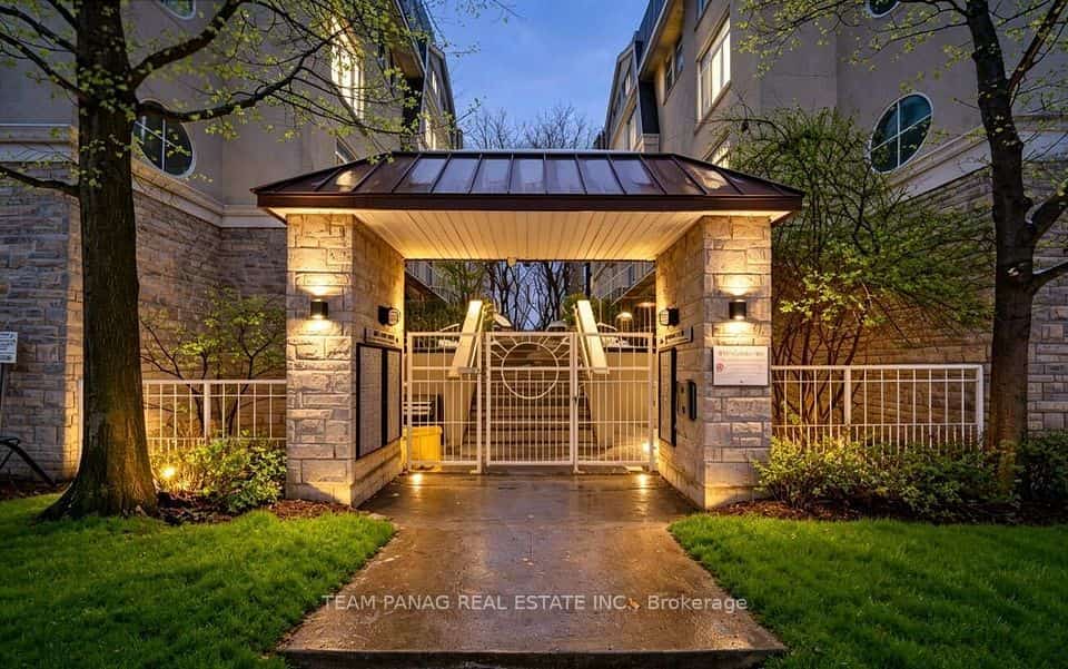 28 Stadium Road #132, Toronto, ON M5V 3P4