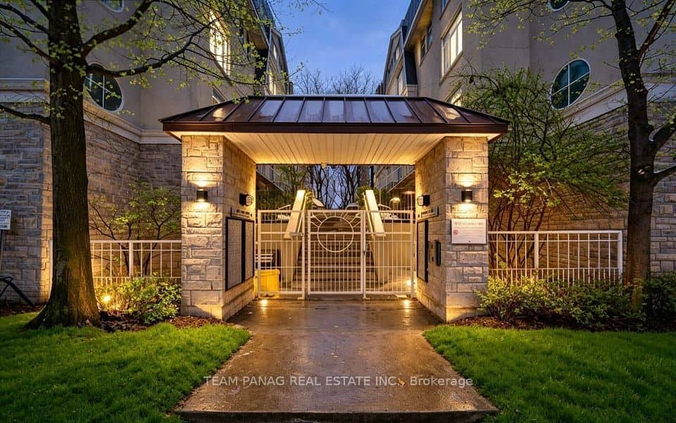 28 Stadium Road, Toronto