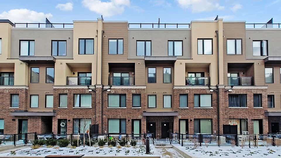 3409 Ridgeway Drive #13, Mississauga, ON L5L 0B9