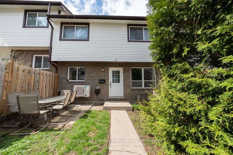 391 Pioneer Drive #4, Kitchener, ON N2P 1L8
