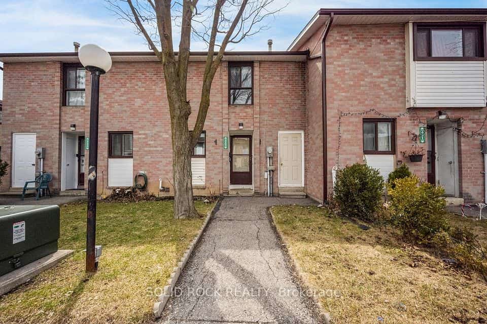 332 Fleetwood Crescent #332, Brampton, ON L6T 2E7