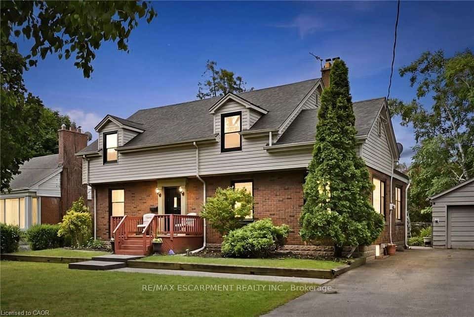 938 CLOVERLEAF Drive, Burlington, ON L7T 3Y9