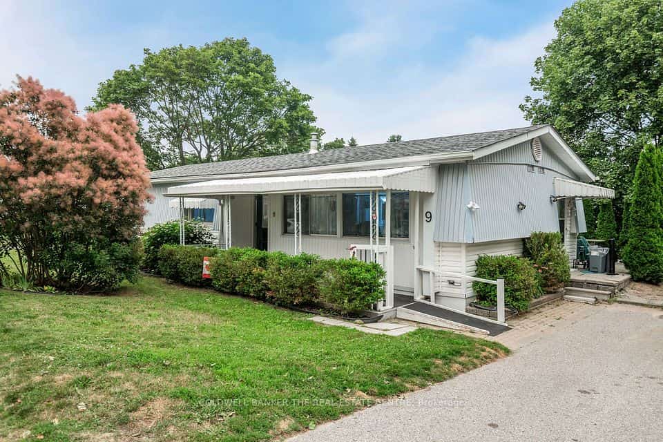 9 Hawthorne Drive, Innisfil, ON L9S 1P7