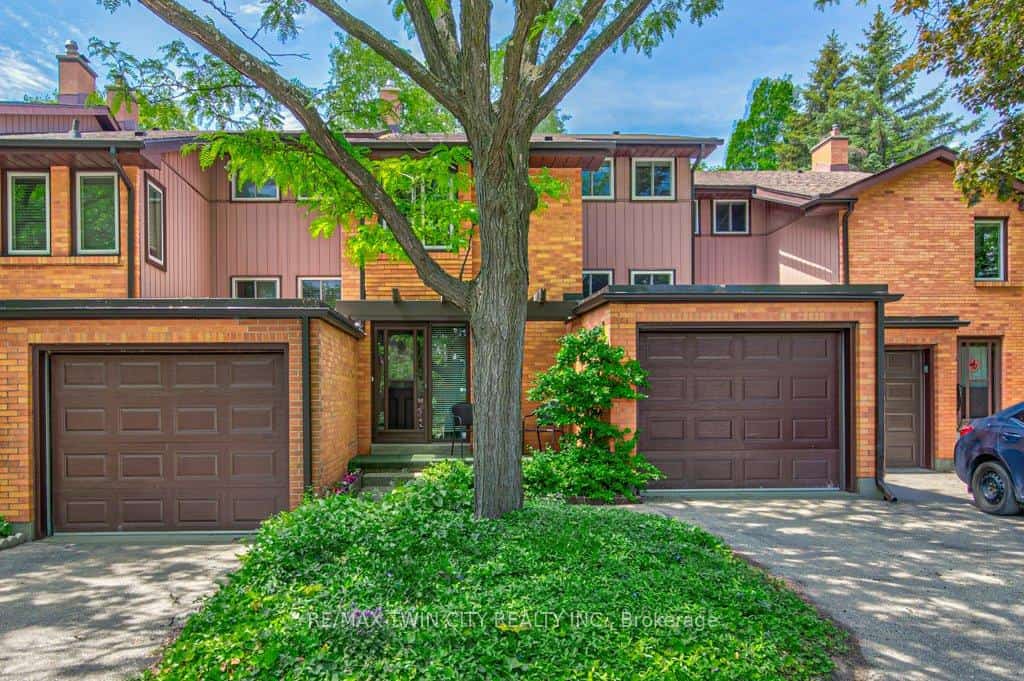 206 Candlewood Crescent #13, Waterloo, ON N2L 5Y9