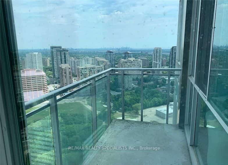 220 Burnhamthorpe Road #3301, Mississauga, ON L5B 3Y5