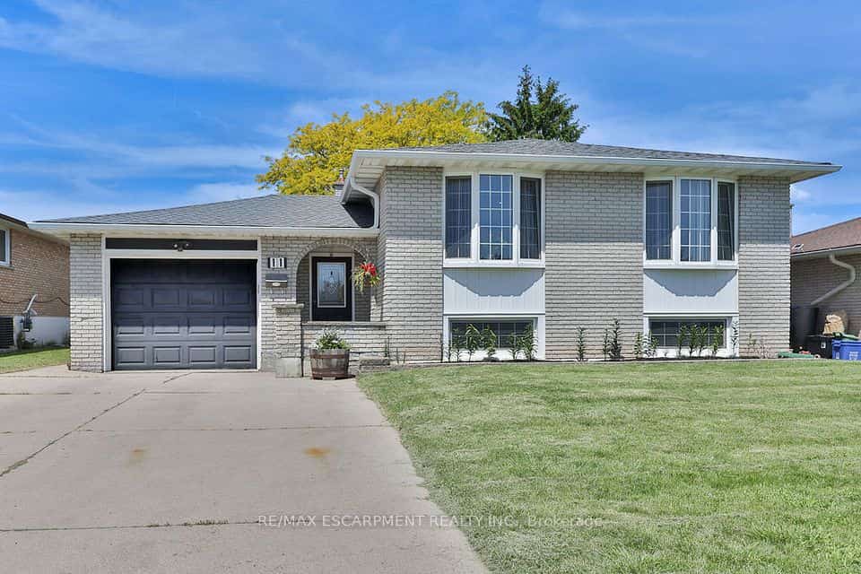 11 Lynwood Drive, Hamilton, ON L8E 3E7