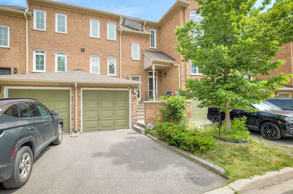 8 Larissa Court, Vaughan, ON L6A 2K8