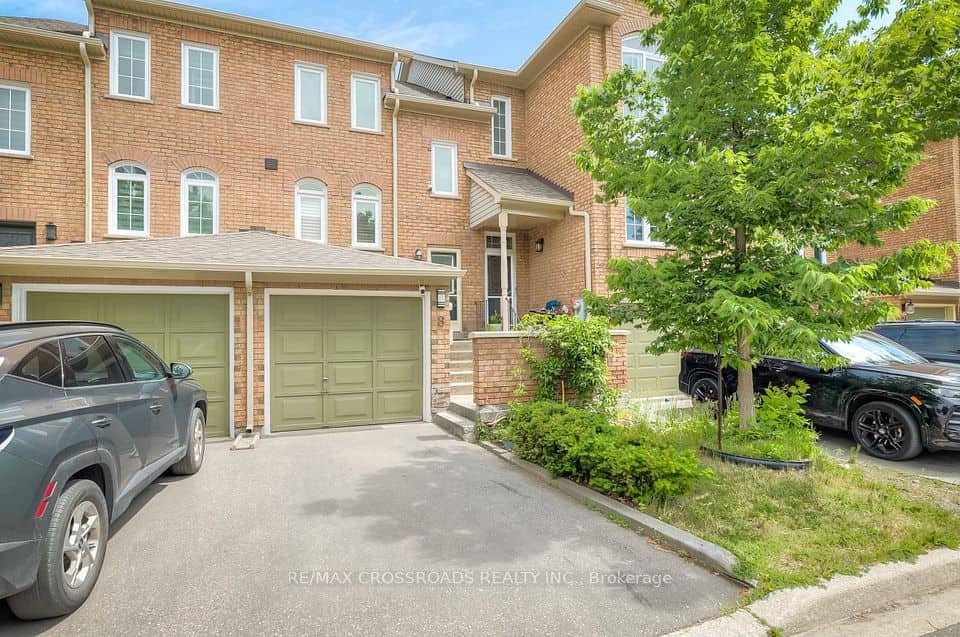 8 Larissa Court, Vaughan