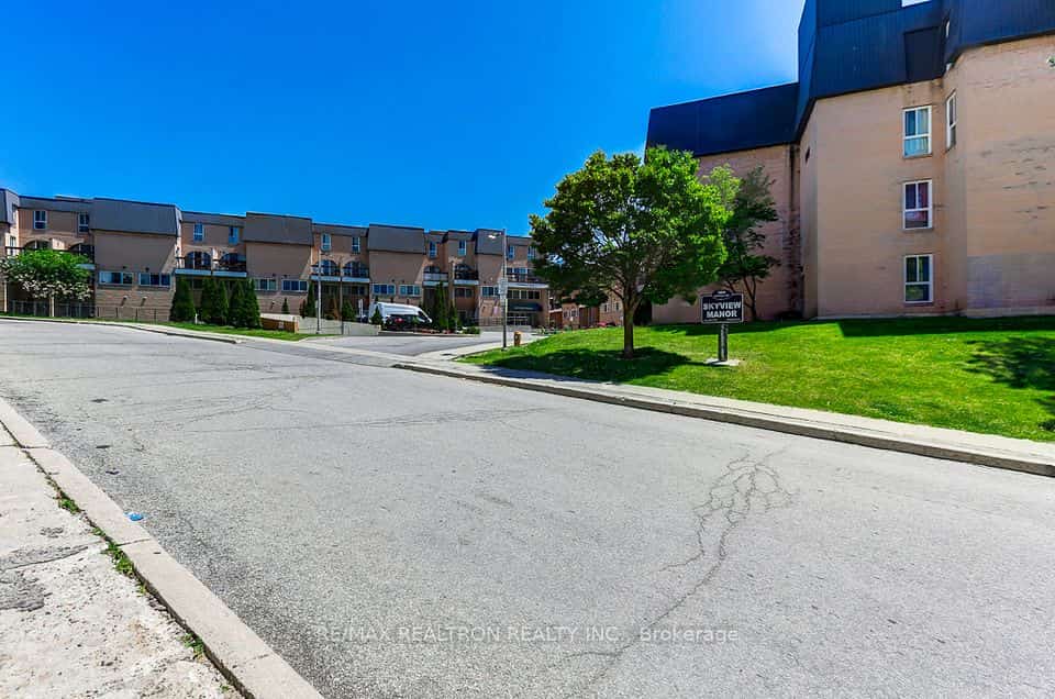 100 Mornelle Court #1045, Toronto, ON M1E 4X2