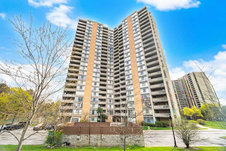 10 Martha Eaton Way #1013, Toronto, ON M6M 5B3