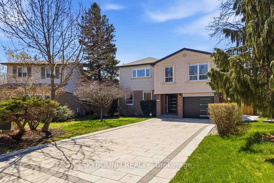 2711 Spruce Needle Court, Mississauga, ON L5L 1N2