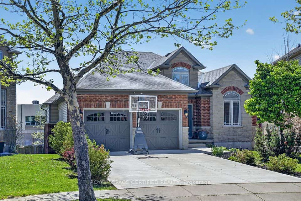 91 Candlewood Drive, Hamilton, ON L8J 0A3