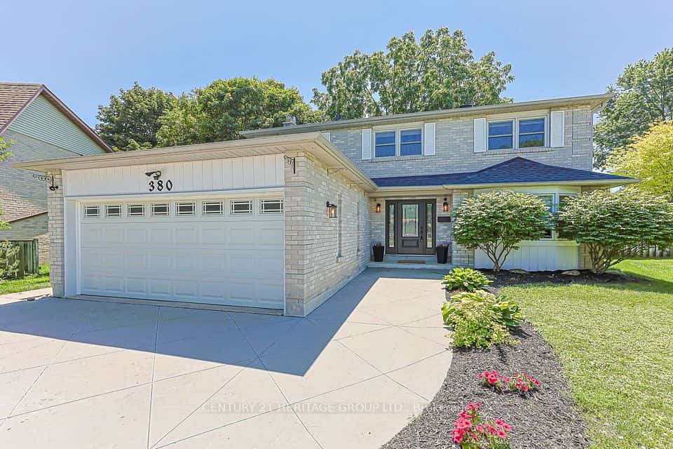 380 Selby Crescent, Newmarket, ON L3Y 6E1