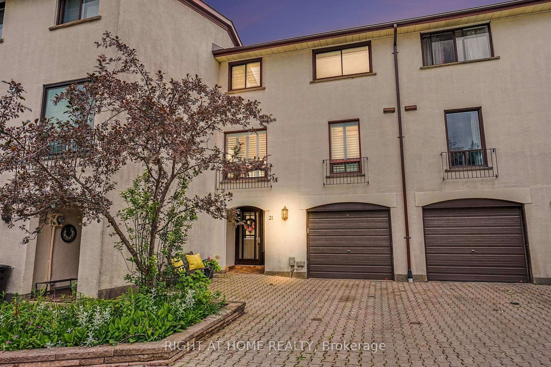 6679 Shelter Bay Road #21, Mississauga, ON L5N 2A2