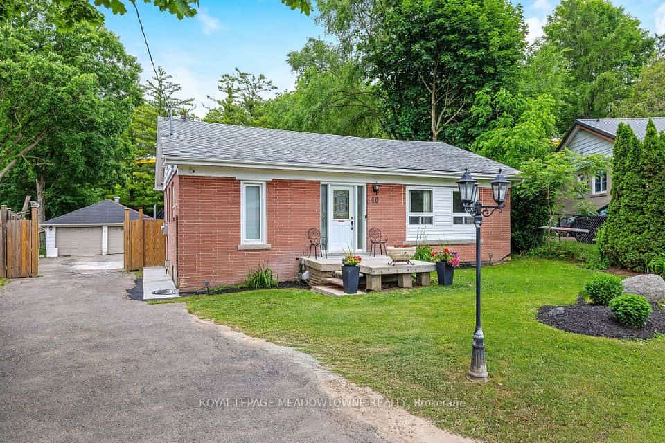 46 Hewson Crescent, Halton Hills, ON L7G 2N9