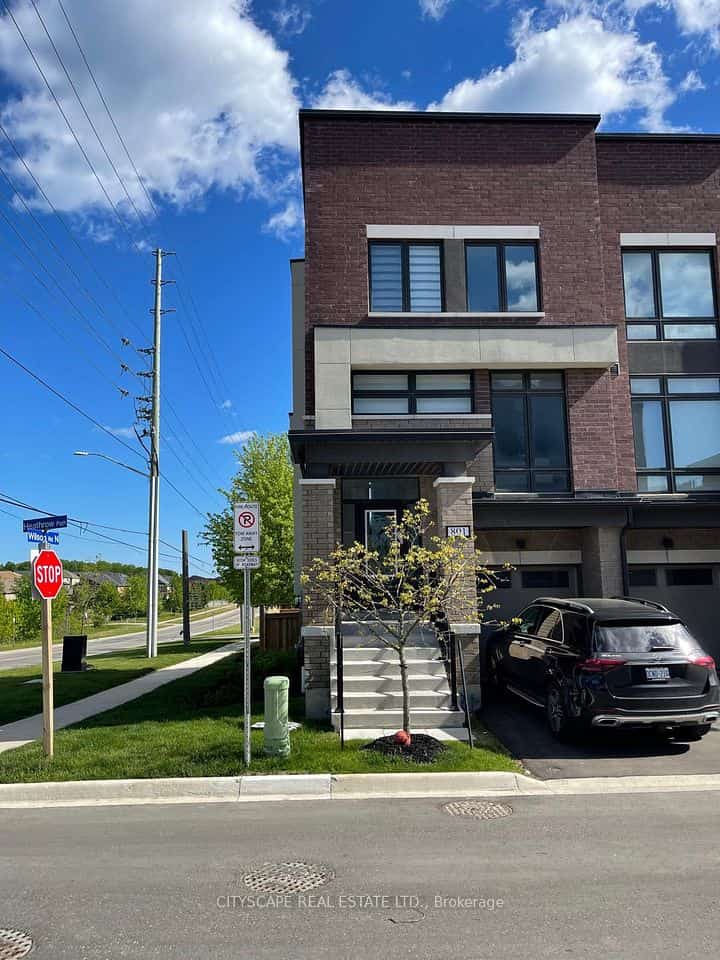 801 Heathrow Path, Oshawa, ON L1H 7K5