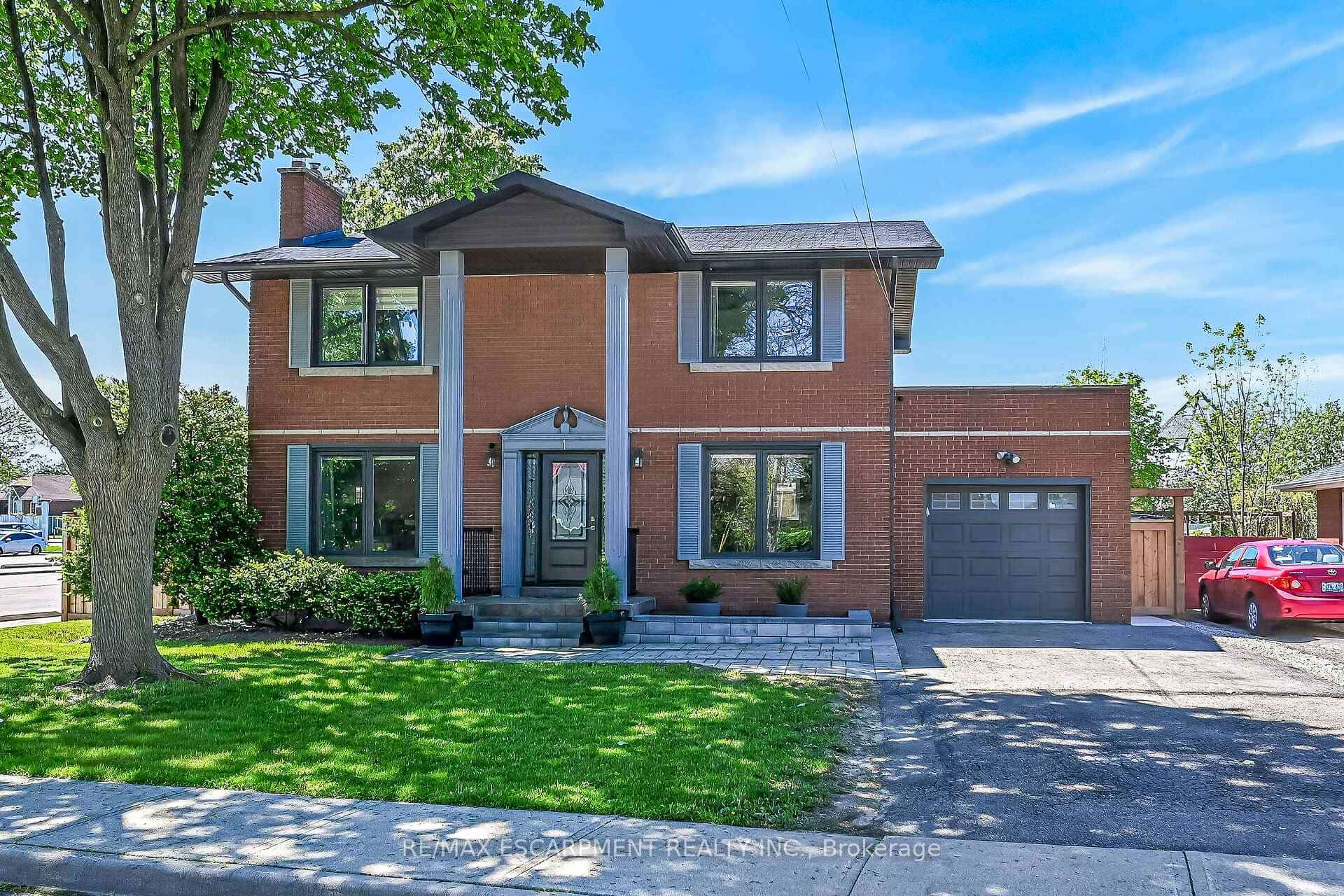 1 Sandringham Avenue, Hamilton, ON L9C 2H3