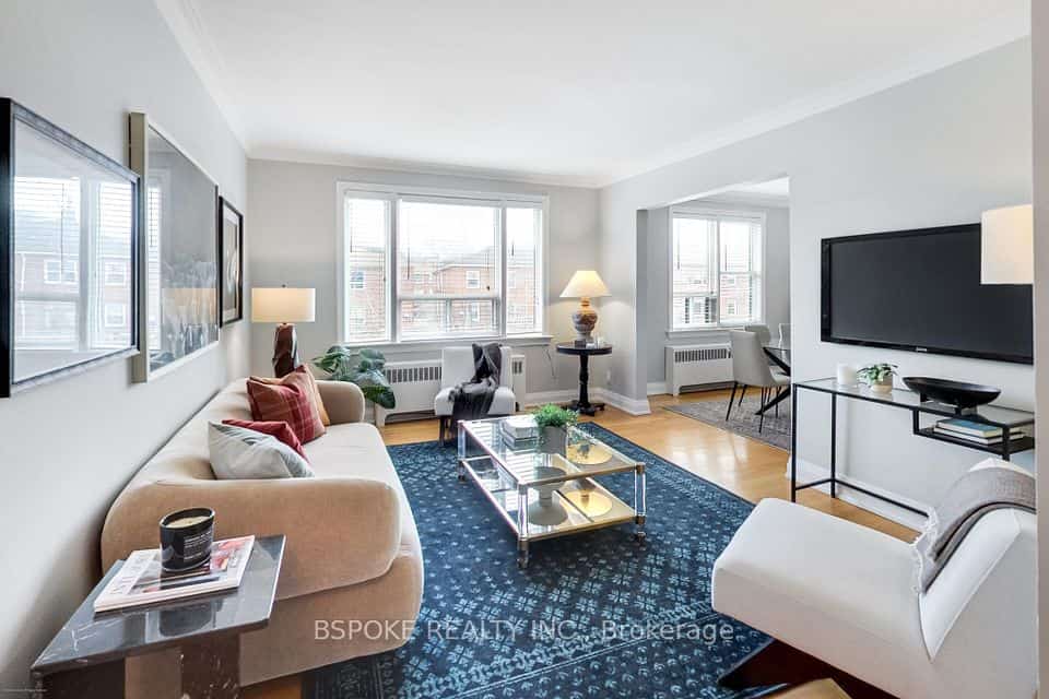 7 Warwick Avenue #3, Toronto, ON M6C 1T5