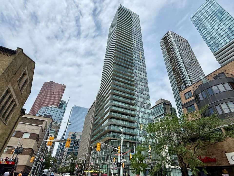 33 Lombard Street #3204, Toronto, ON M5C 3H8