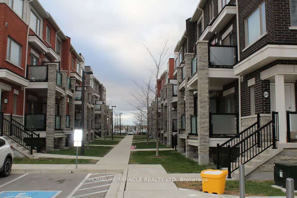 240 Lagerfeld Drive #5, Brampton, ON L7A 5G9