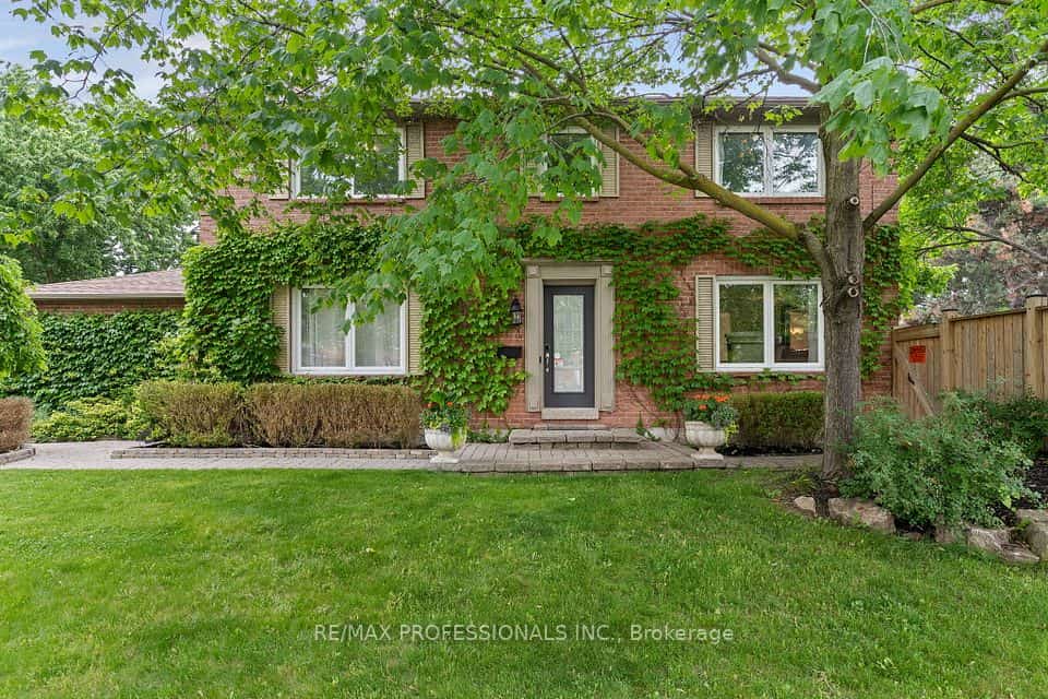 6031 Edenwood Drive, Mississauga, ON L5N 2Y6