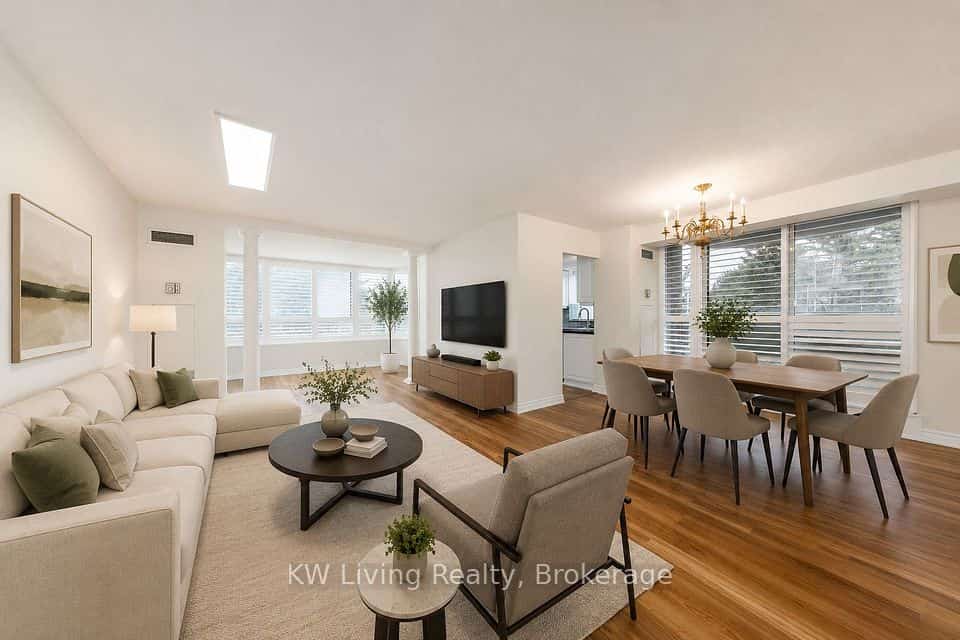 33 Weldrick Road E #210, Richmond Hill, ON L4C 8W4