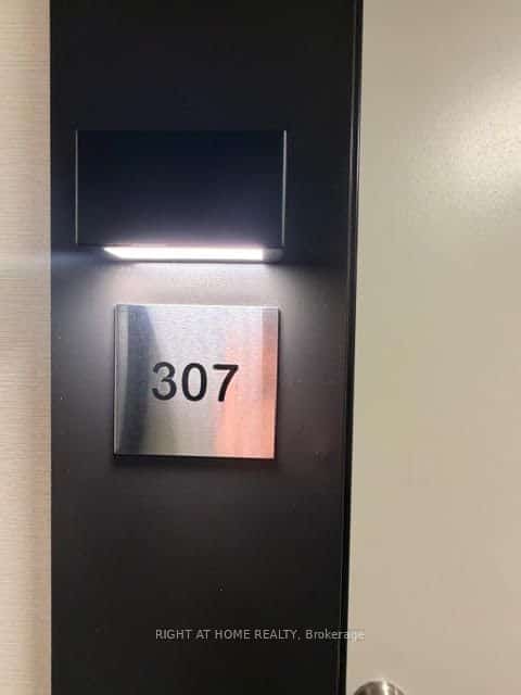 6 DAVID EYER Road #307, Richmond Hill, ON L4S 0N5