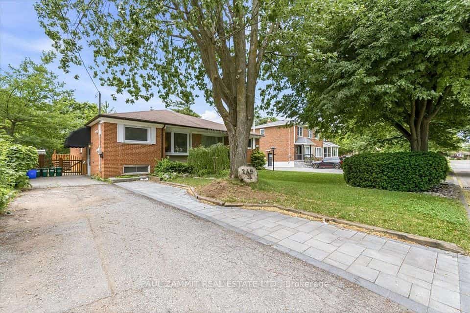 246 Zelda Crescent, Richmond Hill, ON L4C 2Y5
